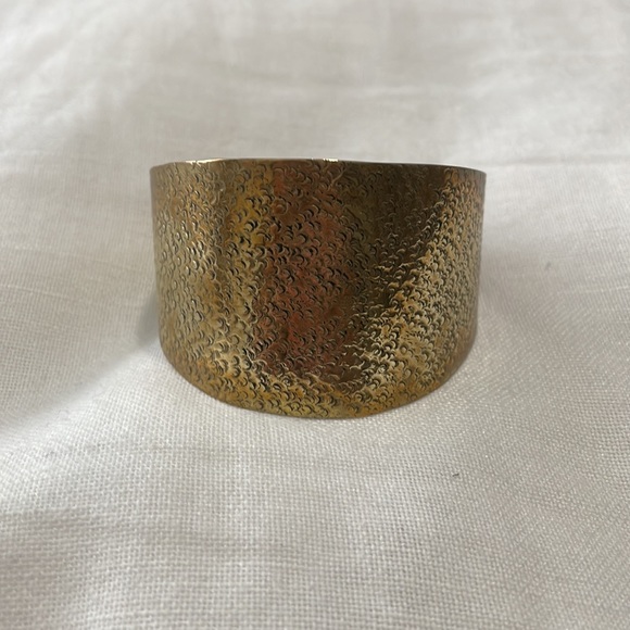 Jewelry - Brass cuff with black leather closure